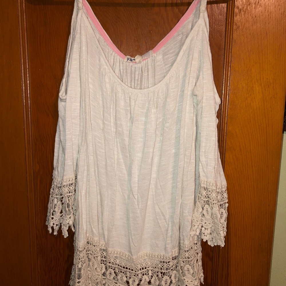 SUPER CUTE CUT OUT SHOULDER BLOUSE